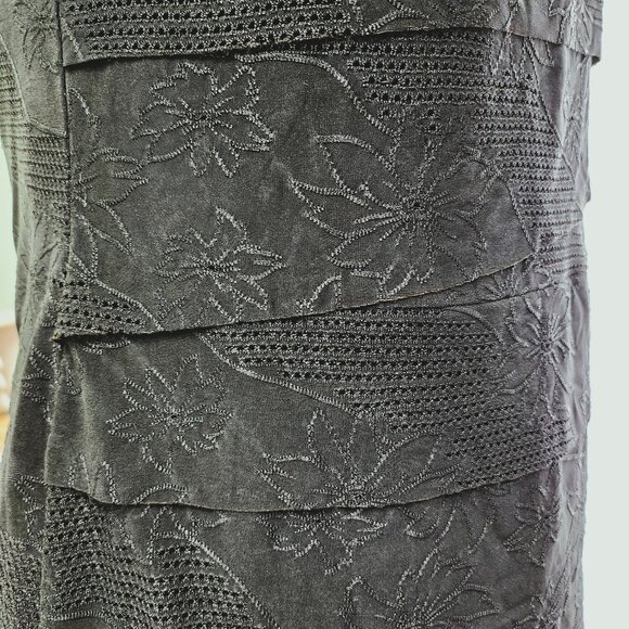 Black Layered sleeveless Ruffle Lace Blouse with Floral Motif - Picture 8 of 9